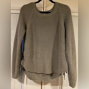 Ci Sono tie side Sweater. SZ L